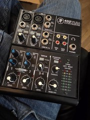 Mackie 402VLZ4 4-Channel Mixer Onyx Preamps 48V 2-Band EQ With Mic
