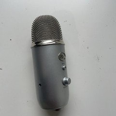 Blue Yeti Professional Multi-Pattern USB Condenser Microphone – Silver No Mount