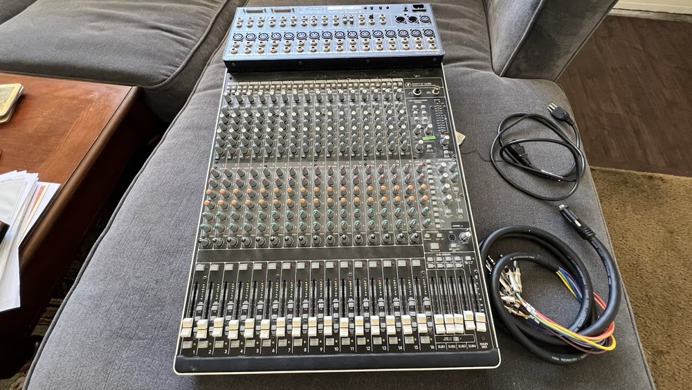 Mackie Onyx 1640i 16-Channel FireWire Mixing Console – LOCAL PICKUP