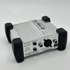 Behringer Ultra-DI DI100 1-channel Active Microphone / Instrument Direct Box