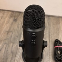 Blue Microphones Yeti USB Microphone – Blackout Edition