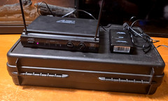 Audio2000’s UHF Wireless Microphone System AWR6032U AWX6030M w/ Case