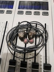 High-Quality In-Ear Monitors Red (Un-Branded) – Great Sound!