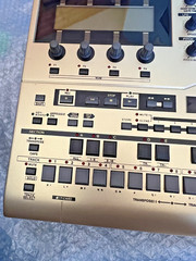 YAMAHA RS7000 Drum Machine Sequencer Sampler GrooveBox 100V 50/60Hz