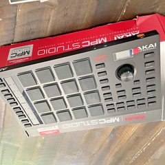 Akai Professional MPC Studio MIDI Music Production Controller – OPEN BOX