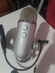 Blue Yeti Microphone – Silver.