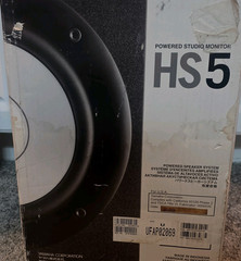 Yamaha HS5 Powered Studio Monitor Pair 5 in 70W Wired XLR/TRS Black/White