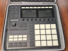 NI Native Instruments Maschine Mk3 MKIII Controller Orig. Box Plus Travel Case