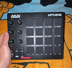 Akai Professional MPD218 16-Pad USB MIDI Pad Controller w/ Pedal Input