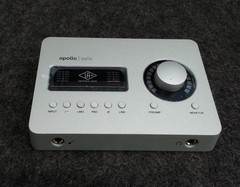 UNIVERSAL AUDIO Apollo Solo Heritage Edition Desktop 2×4 USB 3 Audio Interface
