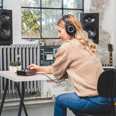 Audio Interface iD4 MKII, Class A Console Microphone Preamp (High Speed USB-C, M