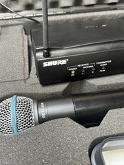 Shure UT4/Beta 58A wireless vocal microphone system With Hard Case