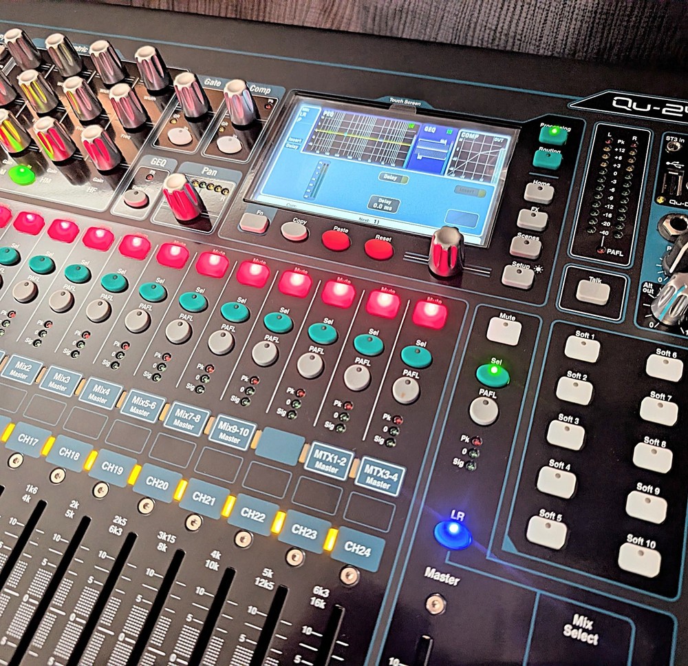 Allen & Heath QU-24C Chrome Edition 24-Channel Digital Mixer. Mint Condition.