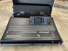 Yamaha LS9-32 Digital Mixer Console 32-Channel FOH Live Sound w/ Road Case ￼