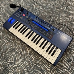 Novation UltraNova: Analog Modeling Synthesizer 37-Key 20 Voice / Vocoder w/Mic