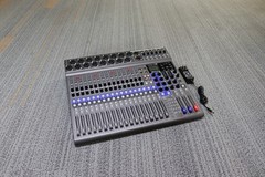Zoom LiveTrak L-20 Digital Recording/Mixing Console