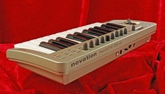 NOVATION REMOTE 25 LE Keyboard Controller USB MIDI Touchpad & Joystick