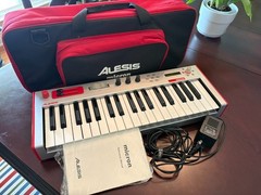 Alesis Micron Anolog Modeling Keyboard Synthesizer Complete Excellent Condition