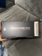 Native Instruments MASCHINE MIKRO MK2 White 16-Pad Digital Sampler & Sequencer