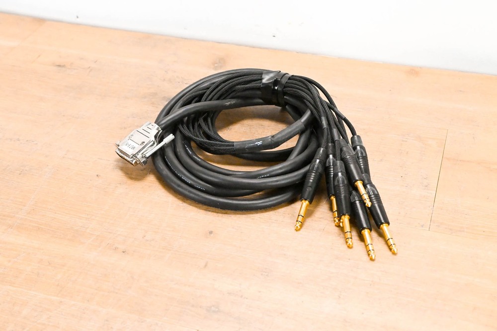 Mogami 2932 DB25 Male to (8) 1/4″ TRS Male Breakout Cable – 15′ CG011PK