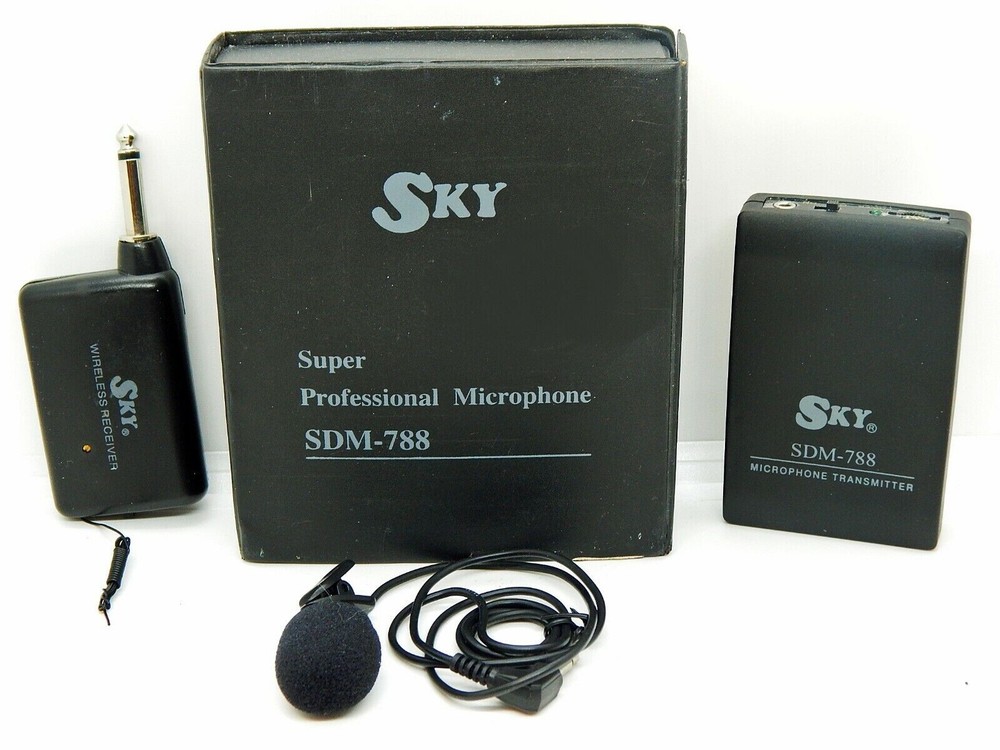 SKY SDM-788 Microphone Transmitter & Wireless Receiver with Case