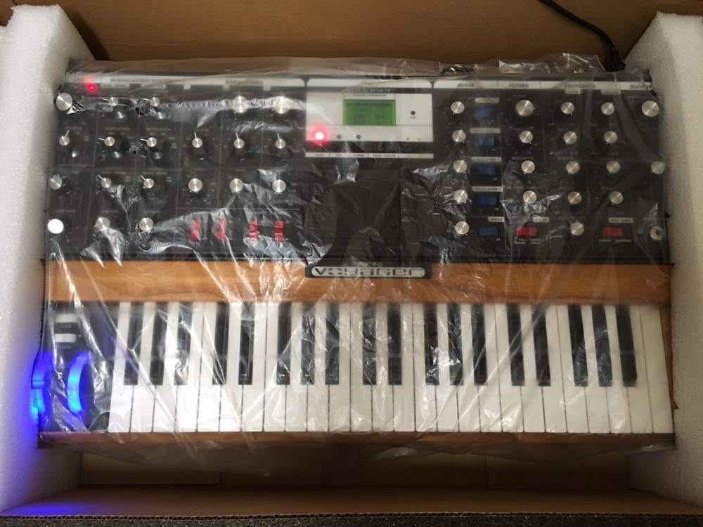 Moog Minimoog Voyager PERFORMER EDITION Analog Synth V3,Blue Pitch/Mod //ARMENS