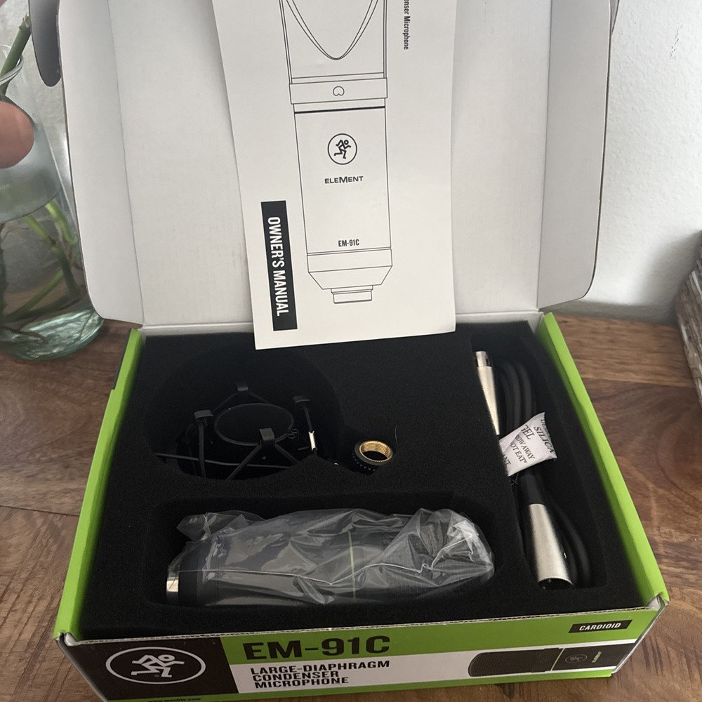 Mackie EM-91C Diaphragm Condenser Microphone – Black