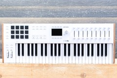 Arturia KeyLab 49 Mk3 Universal MIDI Controller 49-Note Semi-Weighted w/Box