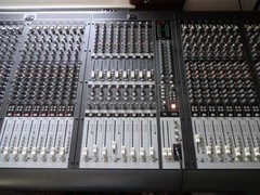 Mackie Onyx 3280 Mixing Console….Good Condition