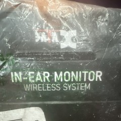 XVIVE U4 Wireless In-Ear Monitor System 2.4 GHz w/ U4 Transmitter & Receiver