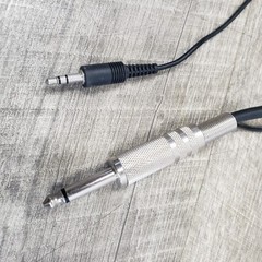 Audyn MMS-801 Karaoke Uni-Directional Moving Coil Dynamic Microphone w/ Cable