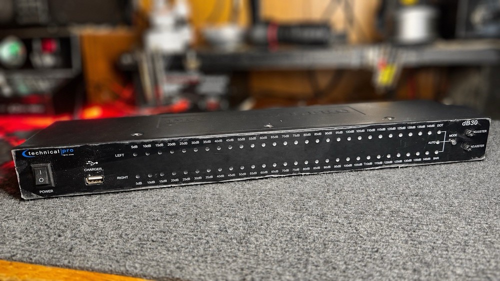 Technical Pro dB30 Power Conditioner / Sequencer w/ LED Audio Meter & Power Cord
