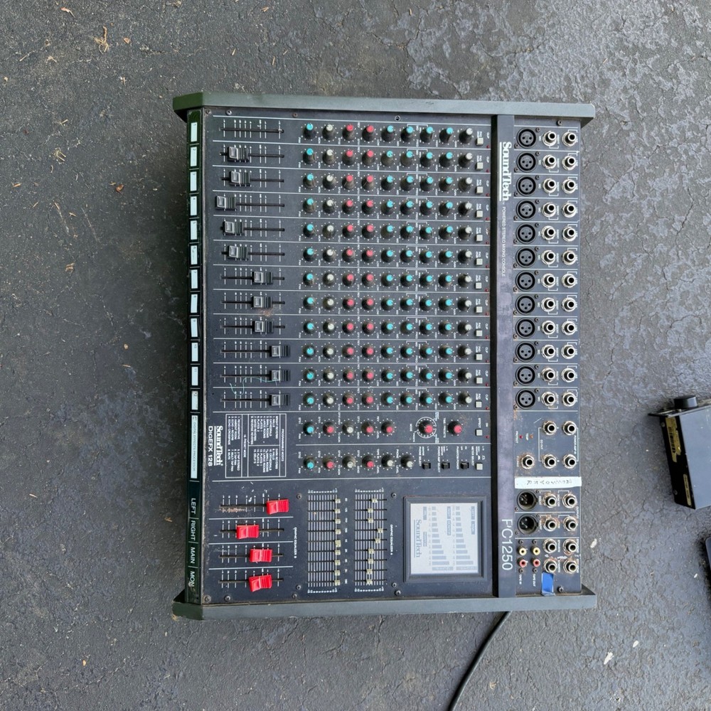 SoundTech PC1250 Powered Stereo Mixing Console 12 Channel DigiFX 128 Effects EQ