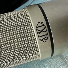 MXL 990 Large-Diaphragm Cardioid Condenser Microphone (Champagne)