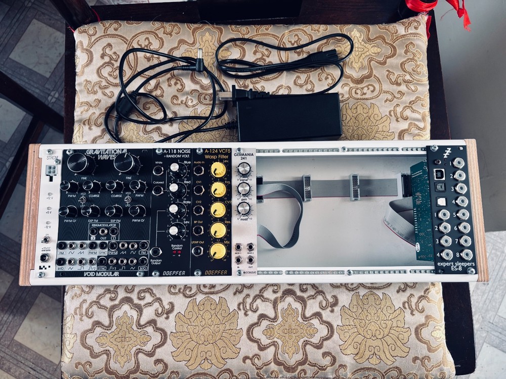 KOMA Case 3U / 84HP White with Flying Bus Board and Screws