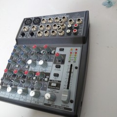 BEHRINGER XENYX1002 analog mixer