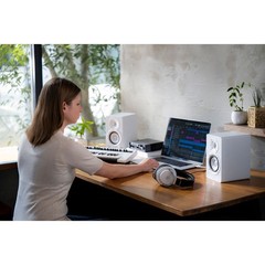 Yamaha HS3 3.5-Inch Powered Compact Studio Monitors Pair White