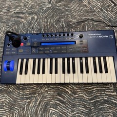 Novation UltraNova: Analog Modeling Synthesizer 37-Key 20 Voice / Vocoder w/Mic
