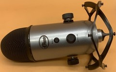 Blue Yeti Professional Multi-Pattern USB Condenser Microphone Silver Black Music
