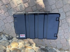 SKB Molded 6 Space 19″ Rack Case in great condition
