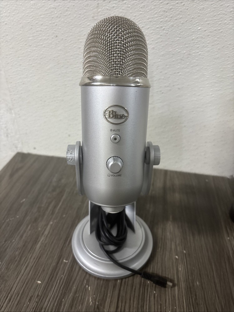 Blue Yeti Professional Multi-Pattern USB Condenser Microphone – Silver #x3
