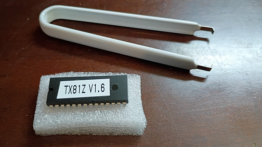 Yamaha TX81Z EPROM Chip Firmware v1.6 Plus Chip Puller Tool