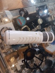 RODE PODCASTER MICROPHONE WHITE | MADE IN AUSTRALIA