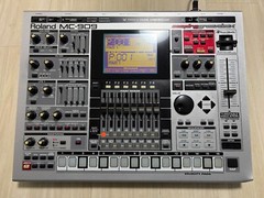 Roland MC-909 Music Sampler Sampling Groovebox Drum Machine Synthesizer