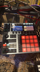 Native Instruments MASCHINE+ NATIVE INSTRUMENTS- STANDALONE GROOVEBOX