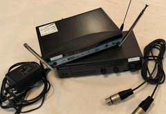 Microphone Receiver + FM Wireless Receiver Bundle, AKG SR60