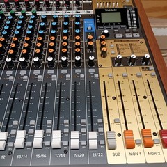 TASCAM Model 24 Multitrack Recorder / Mixer / USB Interface – Black with Wood Ch