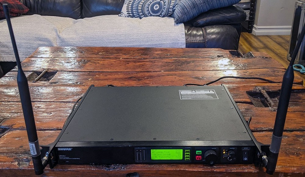 Shure UR4S+ G1 Wireless Receiver Frequency Range 470-530 MHz, With Antennas And