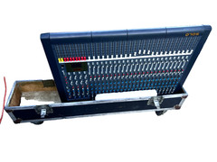 Soundtracs Solo Midi 24:8:2 w/Blue Dog Power Supply – 24 channel mixer / console