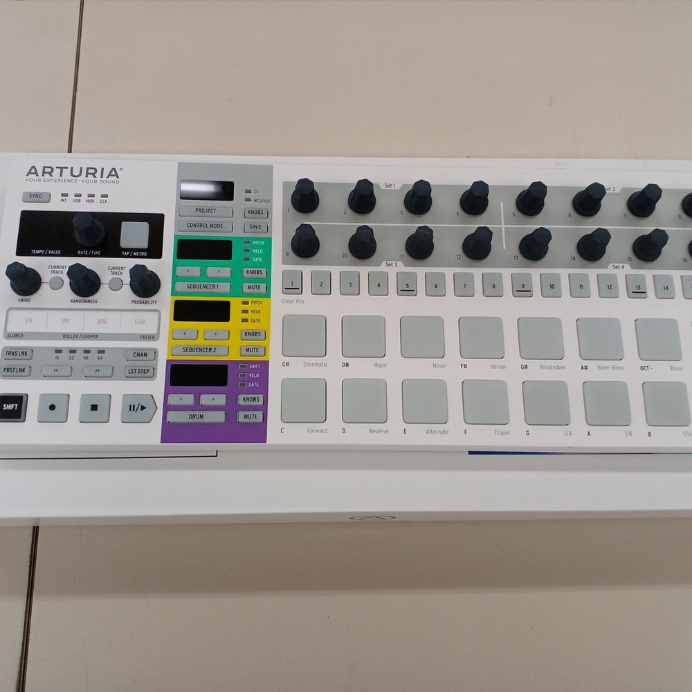 ARTURIA BeatStep Pro Controller & Sequencer w/ Cable Works Well Tested TB01 2.5